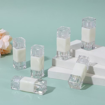 حاوية الأنبوب الفارغة من البلاستيك مع شعار مخصص و سعة 2.6ML