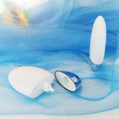 زجاجة كريم واقي من الشمس بيضاوية الشكل سعة 50 جرام مع غطاء فضي مقاوم للأشعة فوق البنفسجية لتعبئة مستحضرات التجميل المصنوعة من البولي بروبلين سعة 50 مل