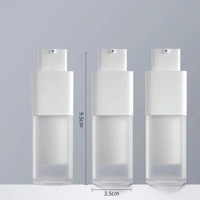 بيع بالجملة شكل مربع 15ml 30ml 50ml زجاجة مضخة بدون هواء مع مضخة قفل دوارية لمنتجات العناية بالبشرة